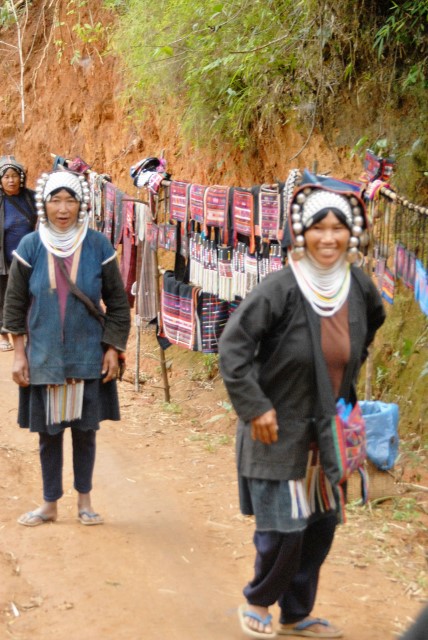 Akhu women at the trail head.