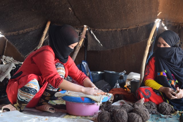 The women share glimpses of their daily life and thoughts about life in the desert.