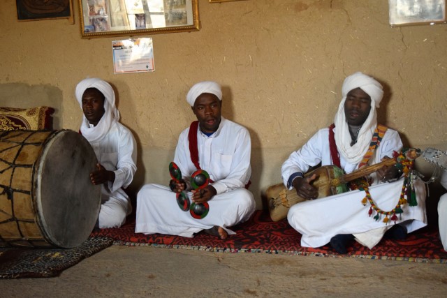 Percussion and stringed instruments, as well as singing and chanting are part of Gnaoua music.