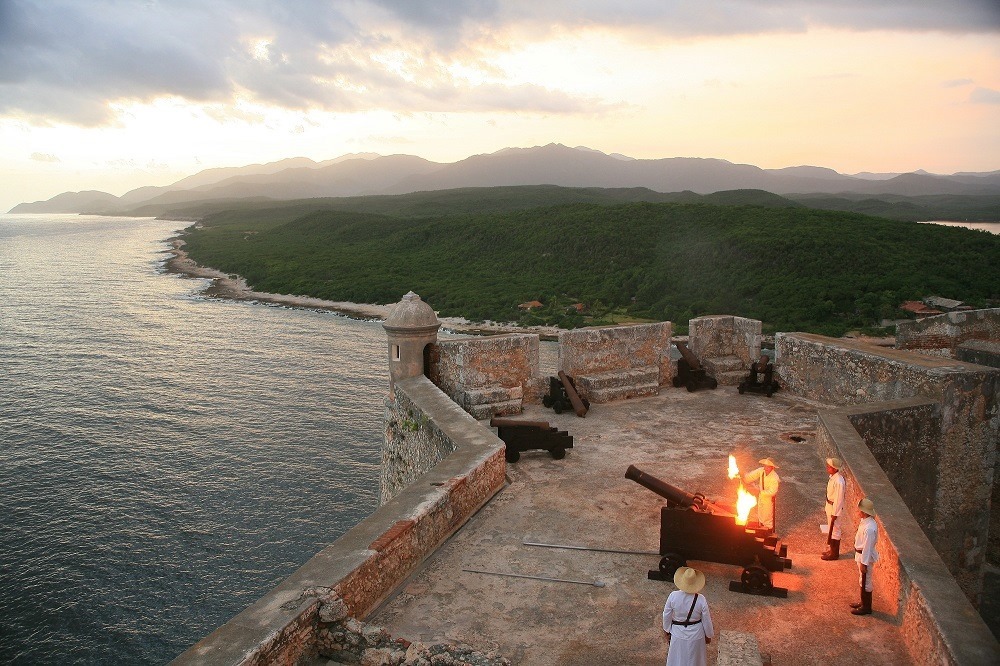 tour Cuba by motorcycle